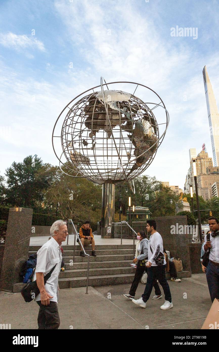 Globe im Columbus Circle, New York City, Vereinigte Staaten von Amerika. Stockfoto