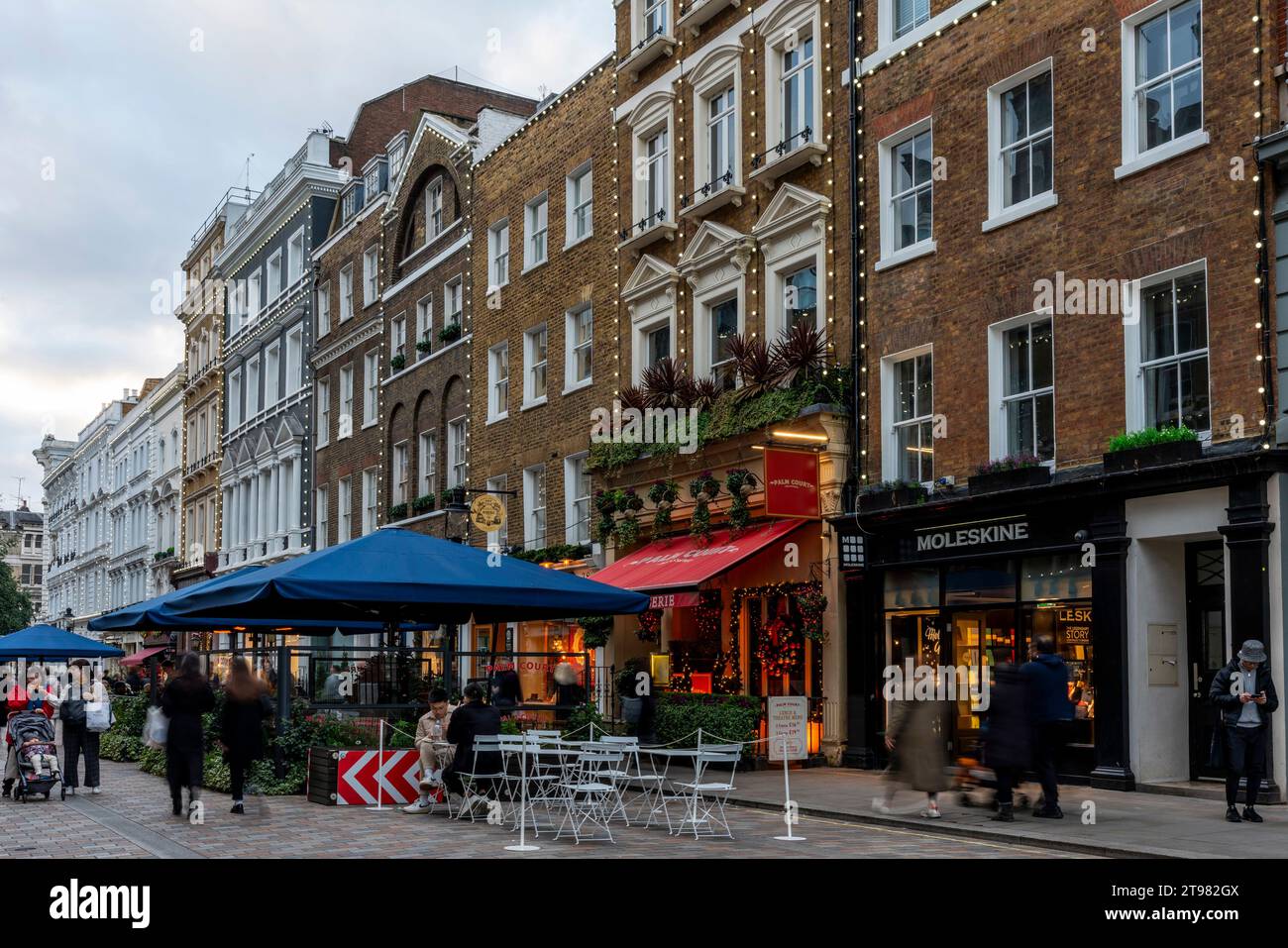 Exklusive Geschäfte und Cafés in King Street, Covent Garden, London, Großbritannien Stockfoto