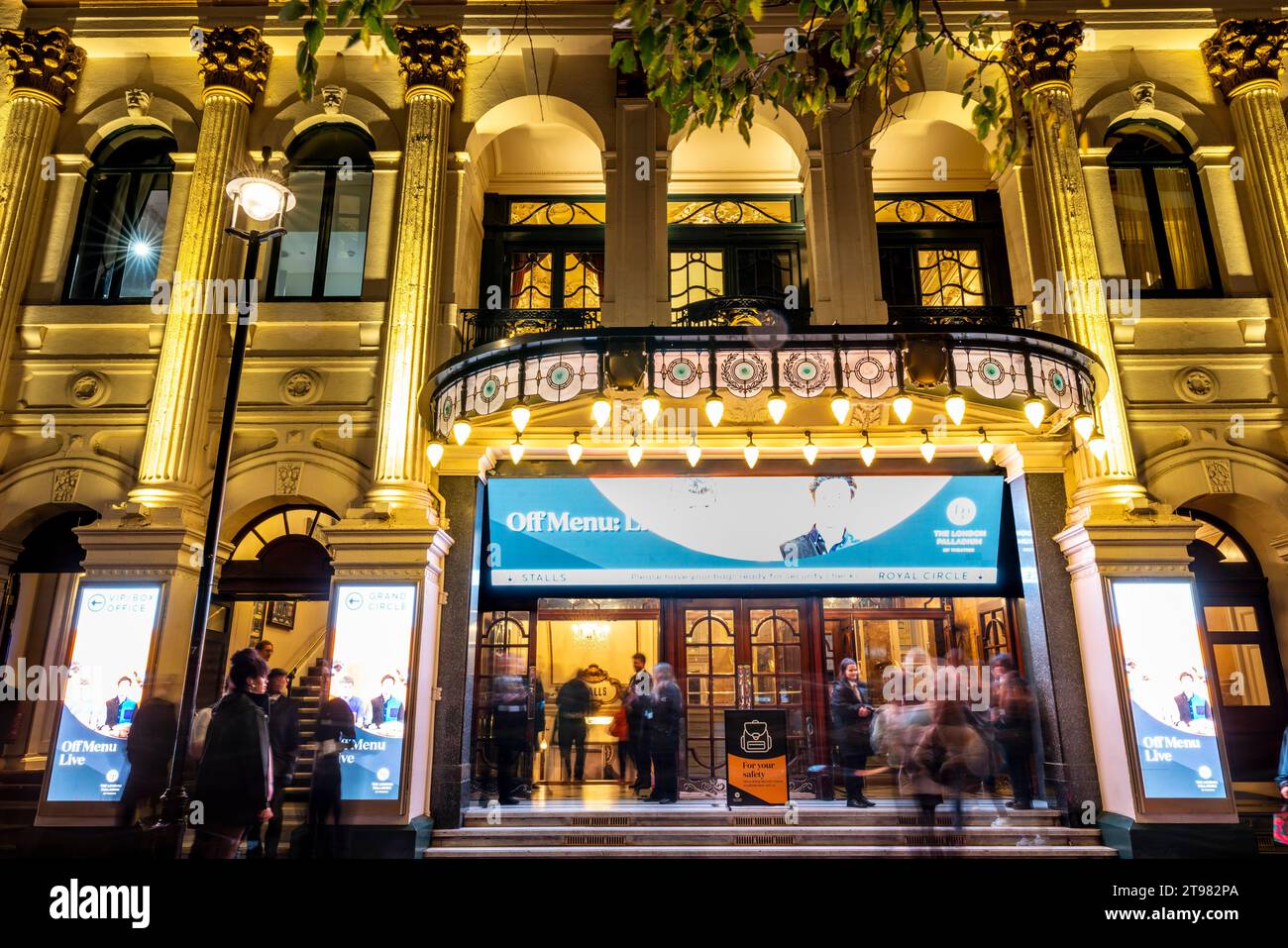 Das London Palladium Theatre at Night, Argyll Street, London, Großbritannien Stockfoto