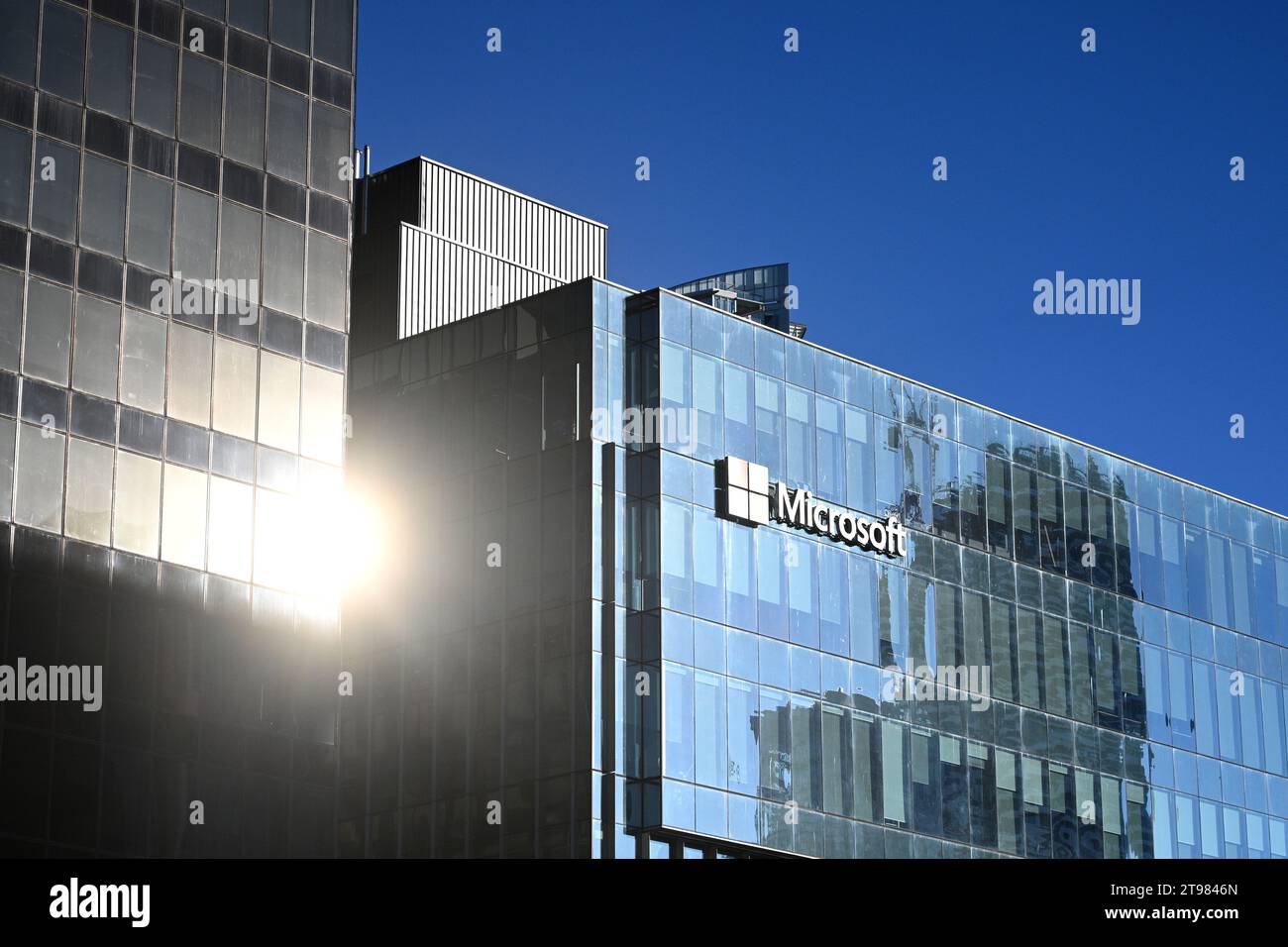 Vancouver, BC, Kanada – 16. August 2023: Das Microsoft-Logo auf dem Microsoft Campus Vancouver. Stockfoto
