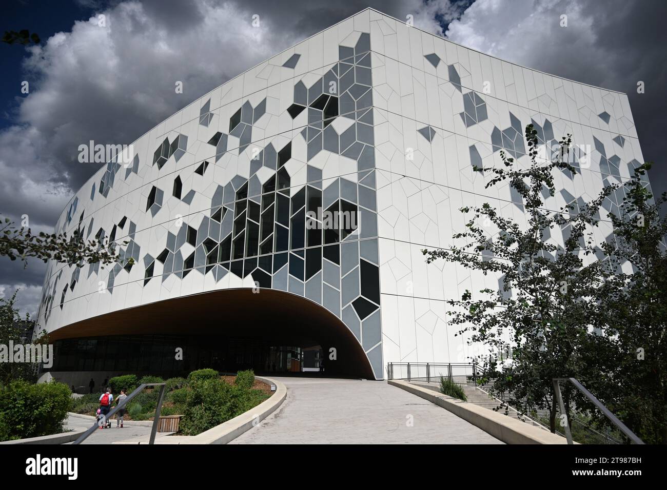 Calgary, AL, Kanada - 10. August 2023: Zentralbibliothek in Calgary. Stockfoto