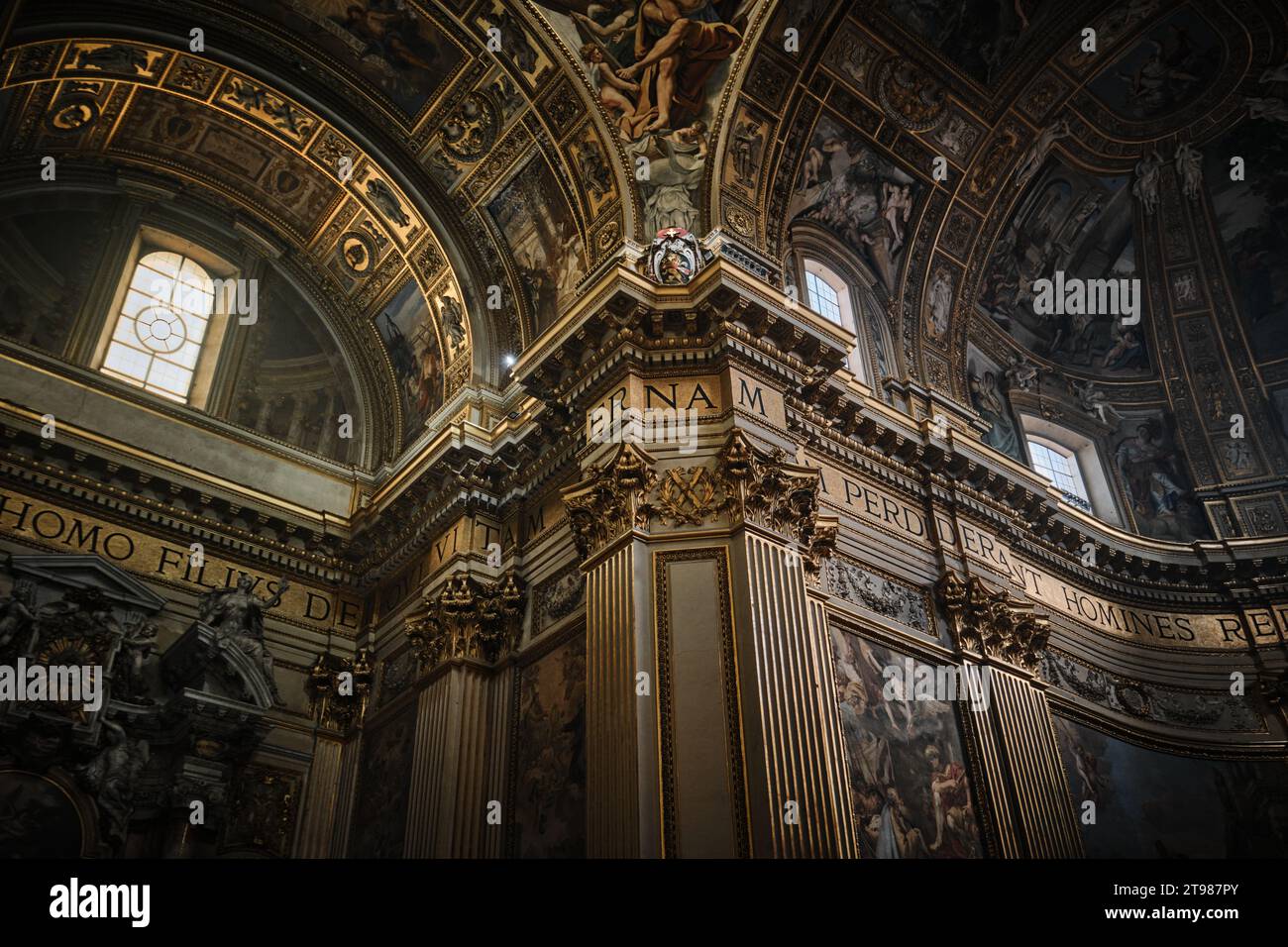 Rom, Italien - 29. Oktober 2023: Architektonische Details der Kirche Sant'Andrea della Valle Stockfoto