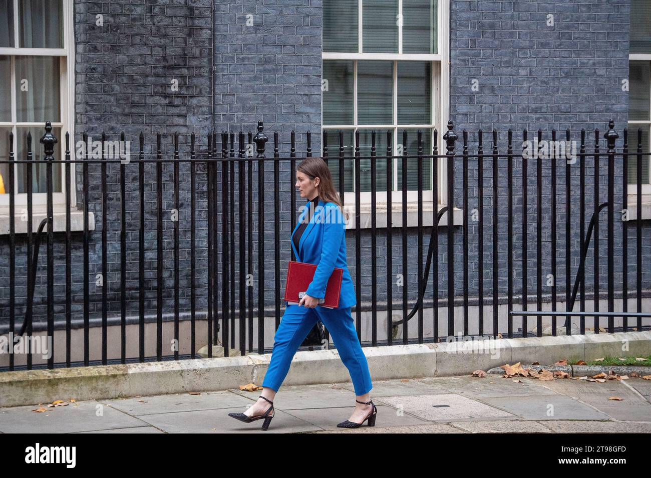 London, Großbritannien. November 2023. Michelle Donelan, Staatssekretärin für Wissenschaft, Innovation und Technologie, Ankunft in Downing Street 10 in Whitehall, London. Frau Donelan kündigte im Mai dieses Jahres an, dass sie bei den nächsten Parlamentswahlen für Melksham antreten und Konsituency erwägen werde. Kredit: Maureen McLean/Alamy Stockfoto