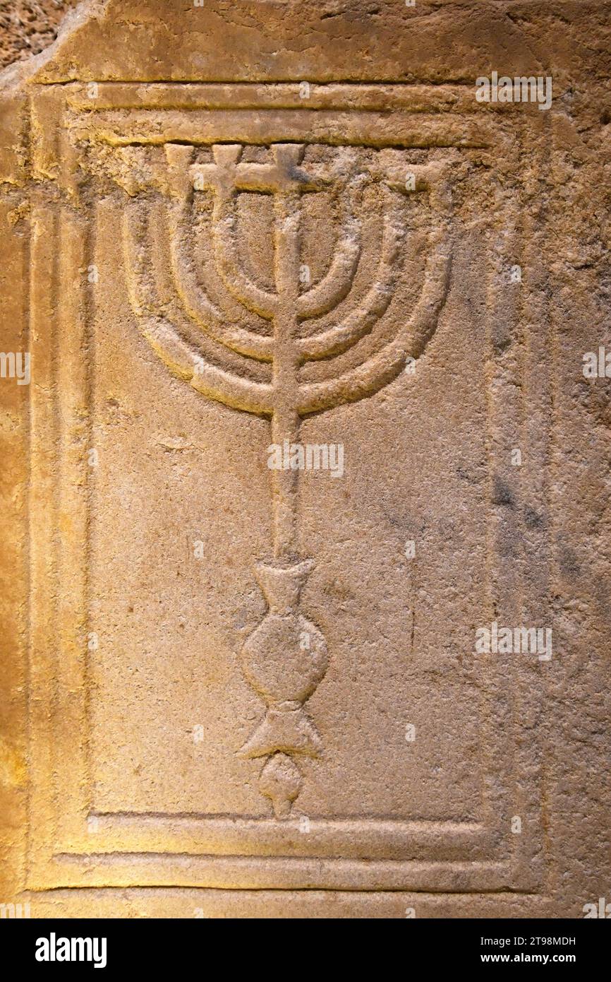 Menora jüdisches Symbol Cäsarea, Israel Stockfoto