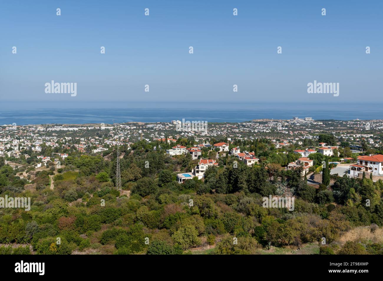 Panoramablick auf die Stadt Girne in Nordzypern Stockfoto