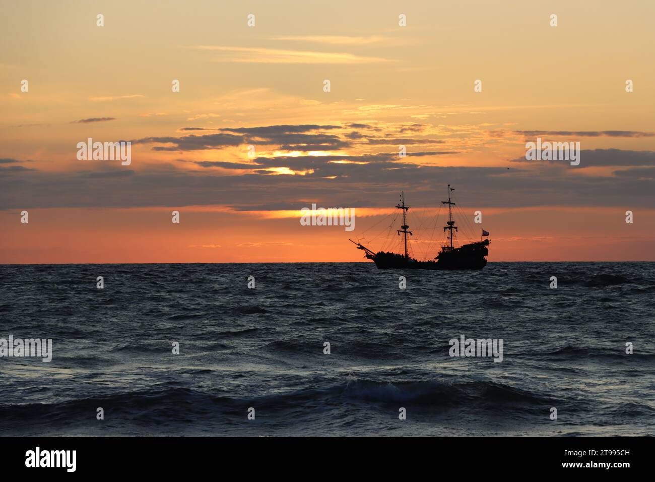 Sonnenuntergang an der Ostsee in Polen Stockfoto