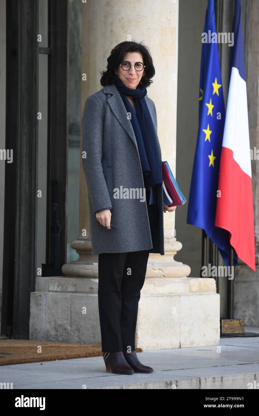 Frankreich. November 2023. Die französische Ministerin Rima Abdul Malak verlässt nach der wöchentlichen Kabinettssitzung im Schloss Elysee. Paris, FRANKREICH (Foto: Lionel Urman/SIPA USA) Credit: SIPA USA/Alamy Live News Stockfoto