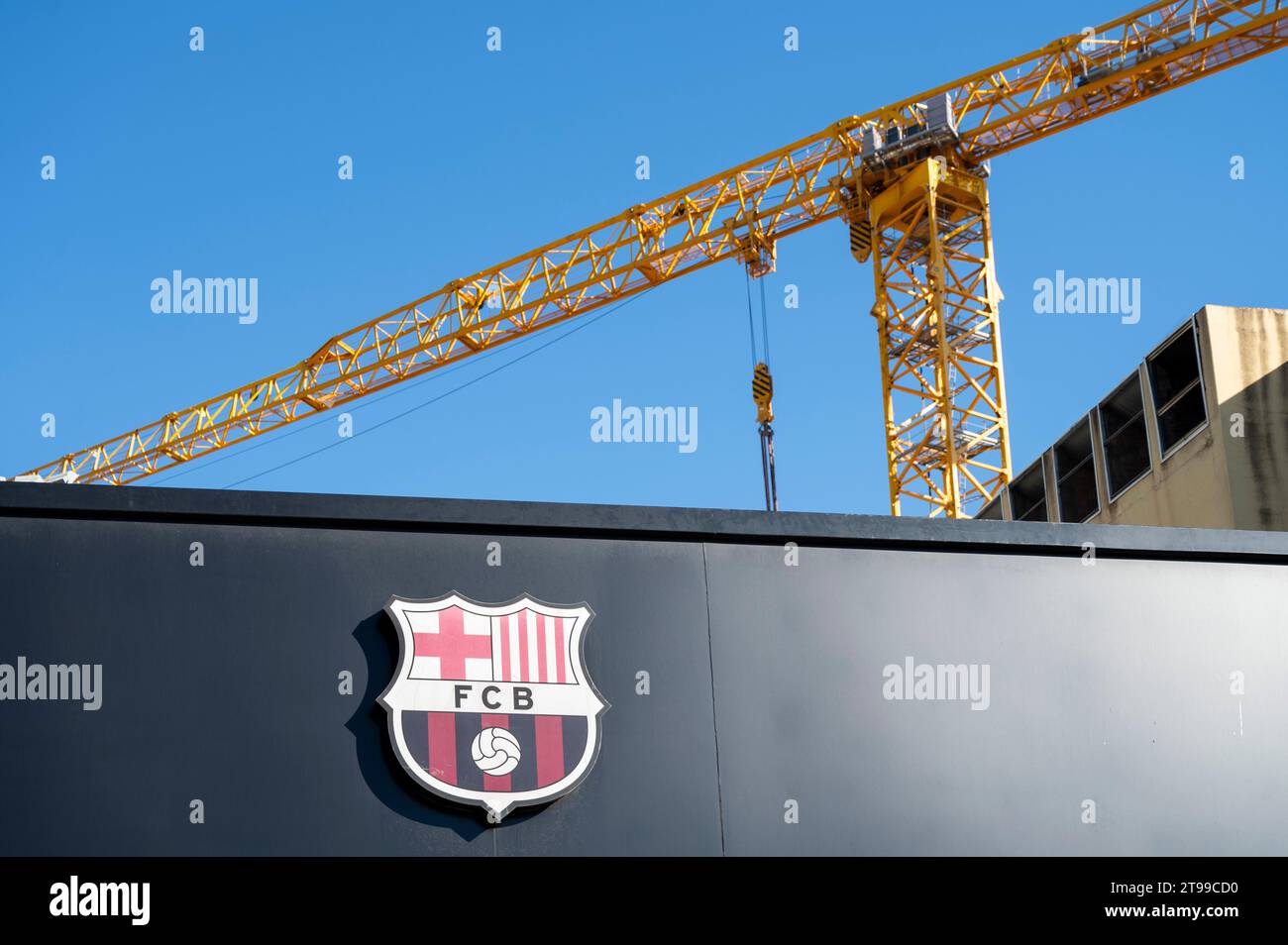 Barcelona, Spanien. November 2023. Die Bauarbeiten am neuen Stadion des Fußballclubs Spotify Camp Nou, das im Juni mit dem Abriss des dritten Trikots in Barcelona begann. Wenn alles wie geplant und budgetiert läuft, wird das neue Stadiondesign bis Ende der Saison 2025-26 komplett renoviert und voll einsatzbereit sein. (Foto: Xavi Lopez/SOPA Images/SIPA USA) Credit: SIPA USA/Alamy Live News Stockfoto