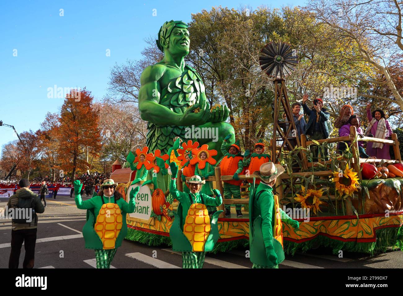 New York City, NY, USA. November 2023. Der Jolly Green Giant 2023 bei der Macy's Thanksgiving Day Parade am 23. November 2023 in New York City. (Kreditbild: © William Volcov/ZUMA Press Wire) NUR REDAKTIONELLE VERWENDUNG! Nicht für kommerzielle ZWECKE! Stockfoto