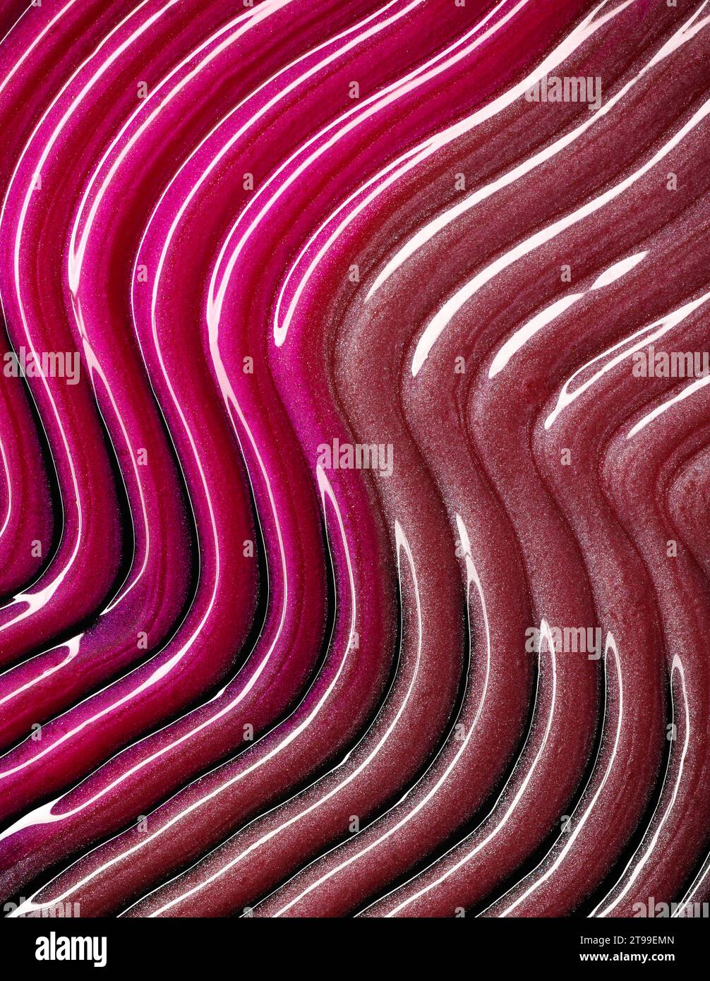 Rosa rotbraune Lippenglanz Textur Hintergrund. Kosmetikabstriche Stockfoto