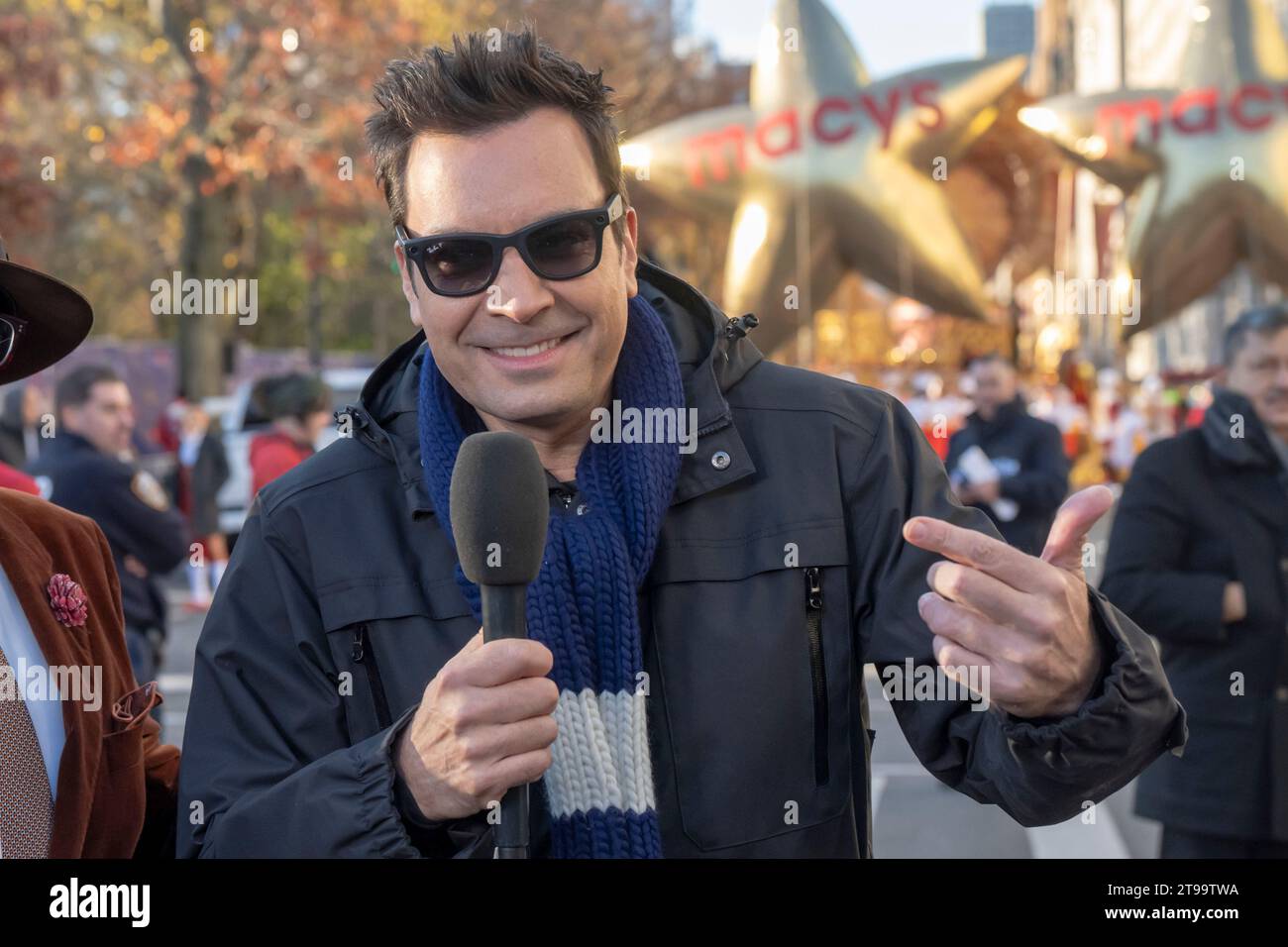 New York, New York, USA. November 2023. (NEU) Macy's jährliche Thanksgiving Day Parade findet in New York City statt. 23. November 2023, New York, New York, USA: Jimmy Fallon nimmt am 23. November 2023 an der Macy's Annual Thanksgiving Day Parade Teil. (Foto: M10s/TheNews2) (Foto: M10s/Thenews2/Zumapress) (Bild: © Ron Adar/TheNEWS2 Via ZUMA Press Wire) NUR ZUR REDAKTIONELLEN VERWENDUNG! Nicht für kommerzielle ZWECKE! Stockfoto