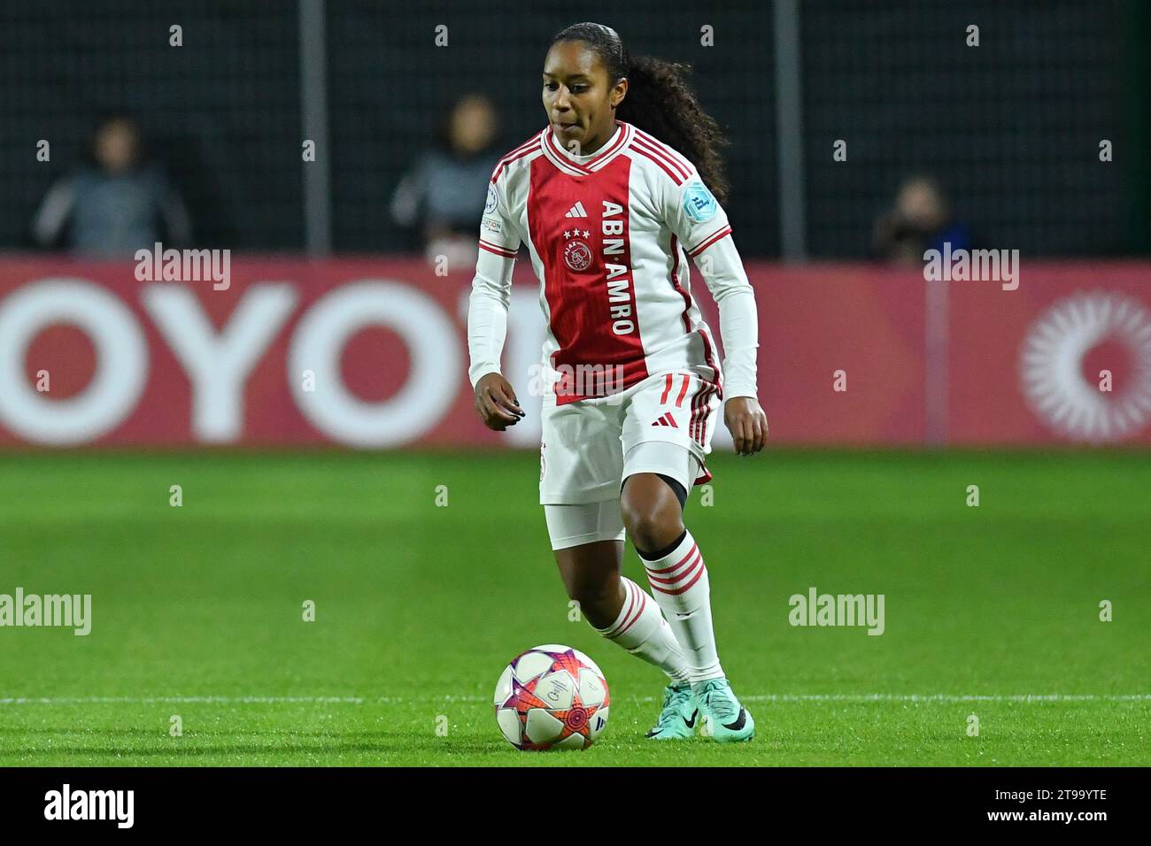 Rom, Latium. November 2023. Ashleigh Weerden aus Ajax während des zweiten Qualifikationsspiels der Women's Champions League zwischen Roma Women und Ajax im Tre Fontane-Stadion in Rom, Italien, 23. November 2022. Photographer01 Credit: Unabhängige Fotoagentur/Alamy Live News Stockfoto