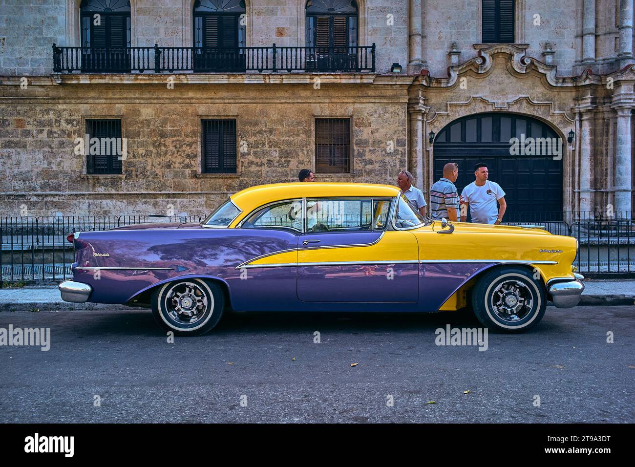 Alte amerikanische Autos in La Havana, Kuba Stockfoto