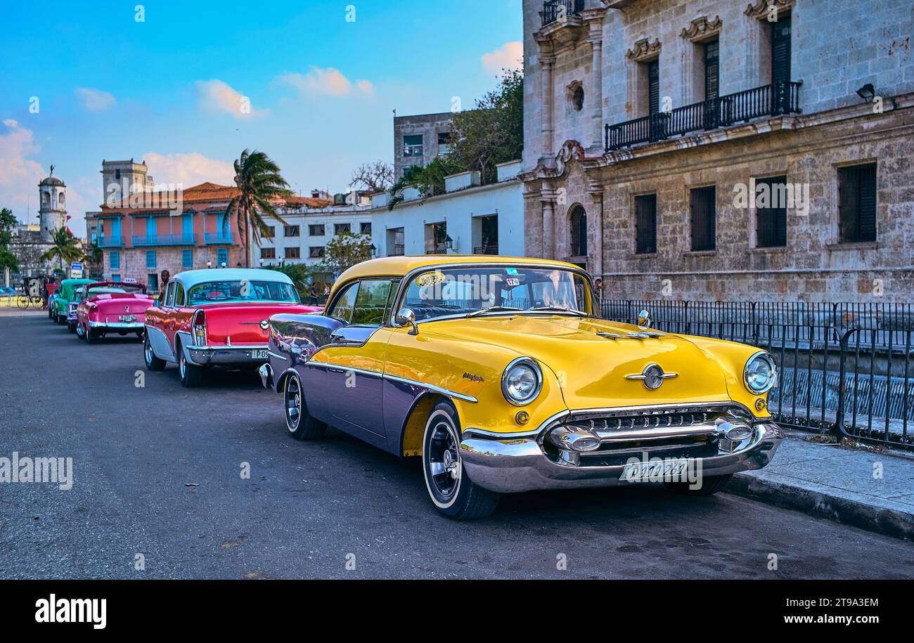 Alte amerikanische Autos in La Havana, Kuba Stockfoto