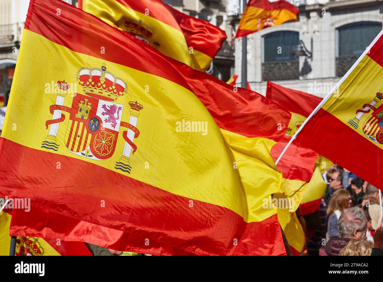 Spanische Fahnen und Wappen. Nation Emblem. Spanien Stockfoto
