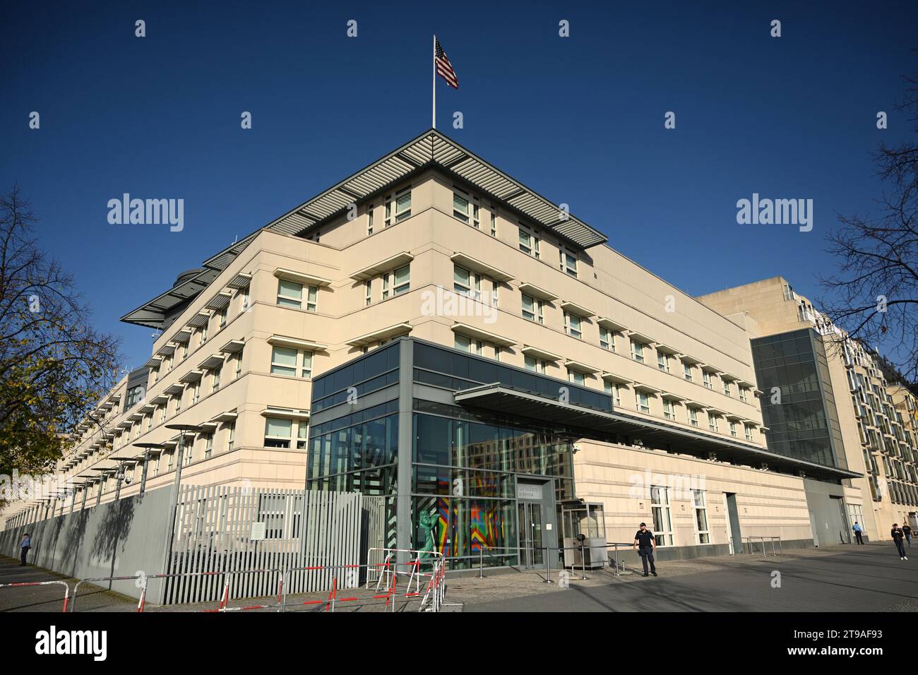 Berlin - 30. Oktober 2022: Botschaft der Vereinigten Staaten von Amerika in Berlin Stockfoto