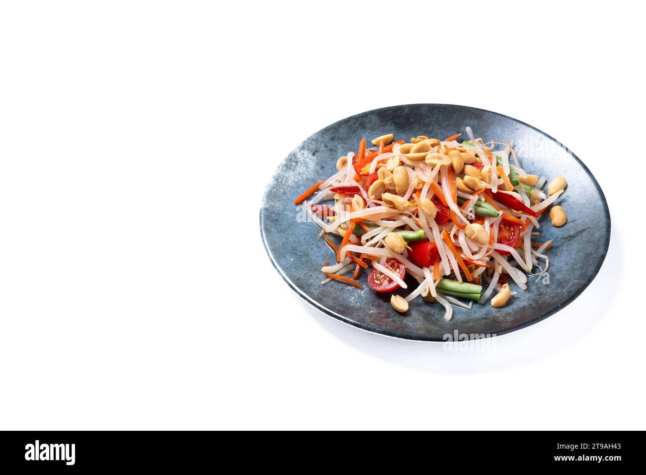 Grüner Papaya-Salat, Some tam thai isoliert auf weißem Hintergrund Stockfoto