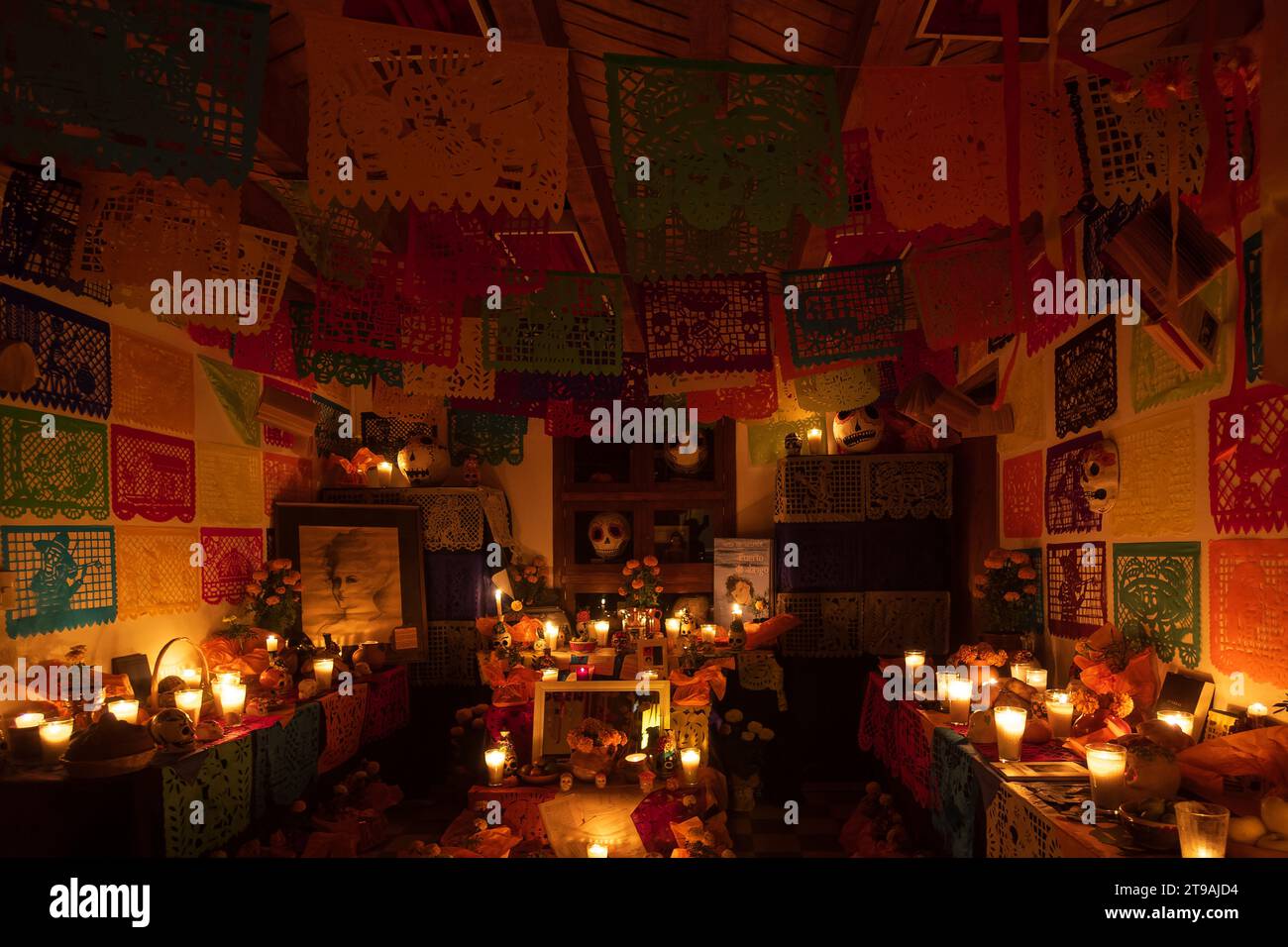 A das traditionelle Gebäude in Mexiko wird geehrt, wenn ein Altar zum Tag des Todes geschaffen wurde Stockfoto