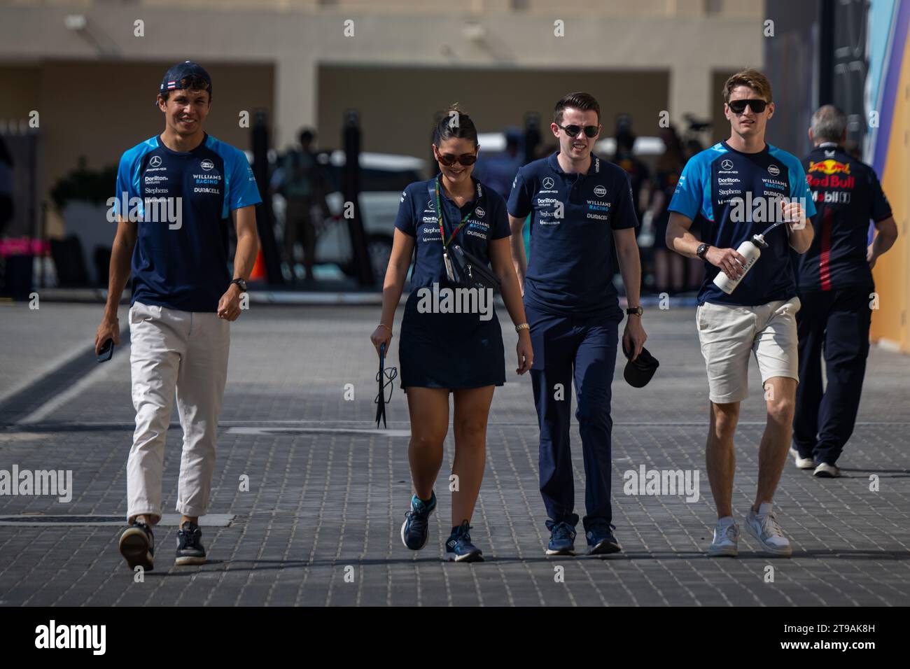 ABU DHABI, VAE. NOVEMBER 2023. ALEXANDER ALBON UND LOGAN SARGEANT (WILLIAMS). AHMAD ALSHEHAB/Alamy Live News Stockfoto