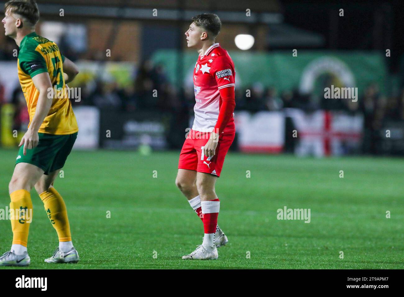 Horsham, Großbritannien. November 2023. Aiden Marsh of Barnsley während des 1. Runde Wiederholungsspiels Horsham FC gegen Barnsley FC Emirates FA Cup im Camping World Community Stadium, Horsham, England, Großbritannien am 14. November 2023 Credit: Every Second Media/Alamy Live News Stockfoto