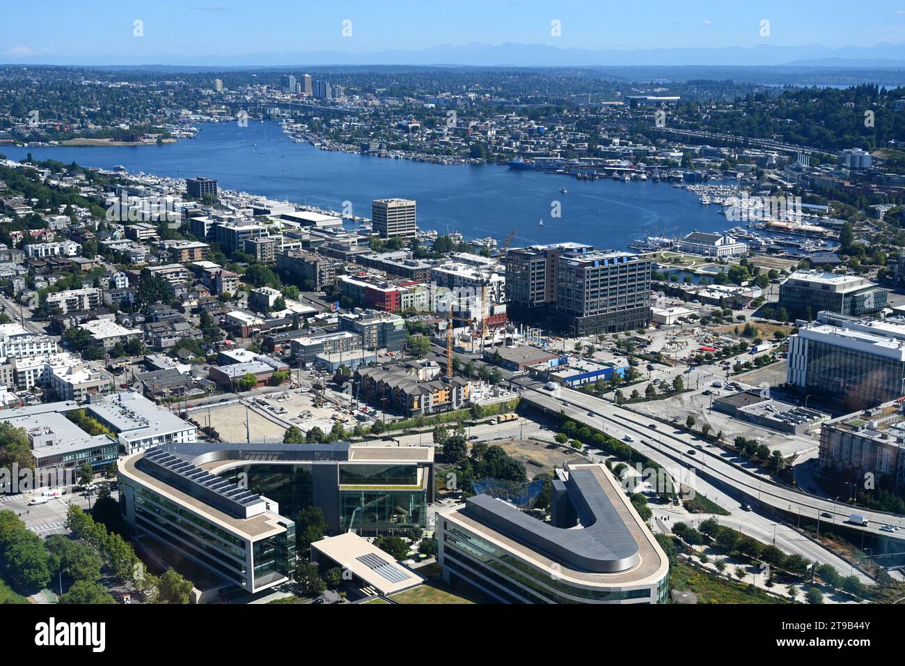 Seattle, WA, USA - 3. August 2023: Seattle City Scene, Blick von Space Needle. Stockfoto