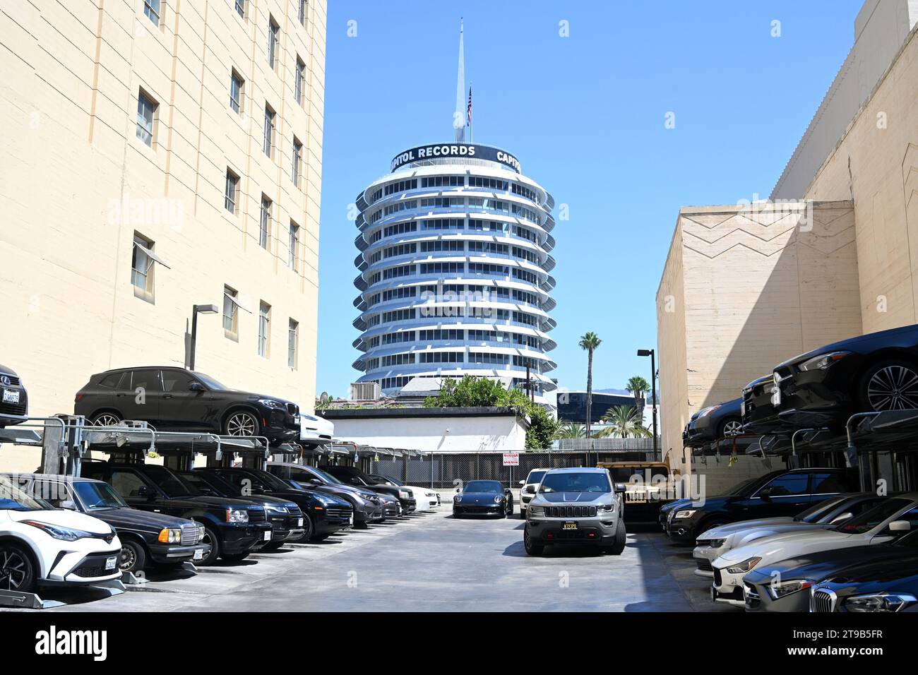 Los Angeles, KALIFORNIEN, USA – 29. Juli 2023: Das Capitol Records Building, auch bekannt als Capitol Records Tower in Los Angeles. Stockfoto