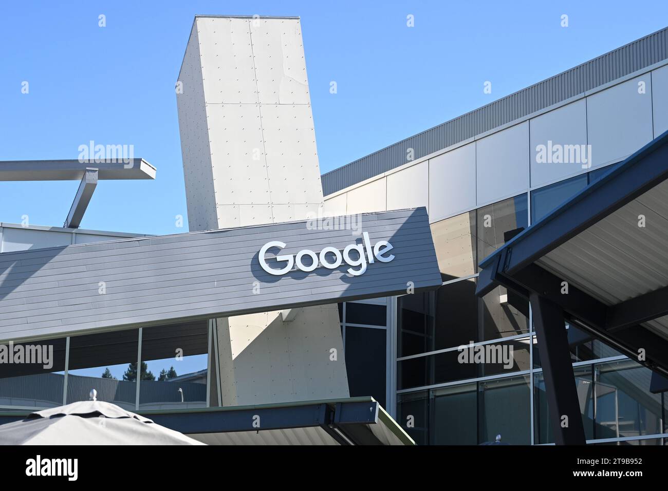 Mountain View, CA, USA - 28. Juli 2023: Der Googleplex-Hauptsitz von Google und seiner Muttergesellschaft Alphabet Inc. Befindet sich in 1600 Amphithea Stockfoto