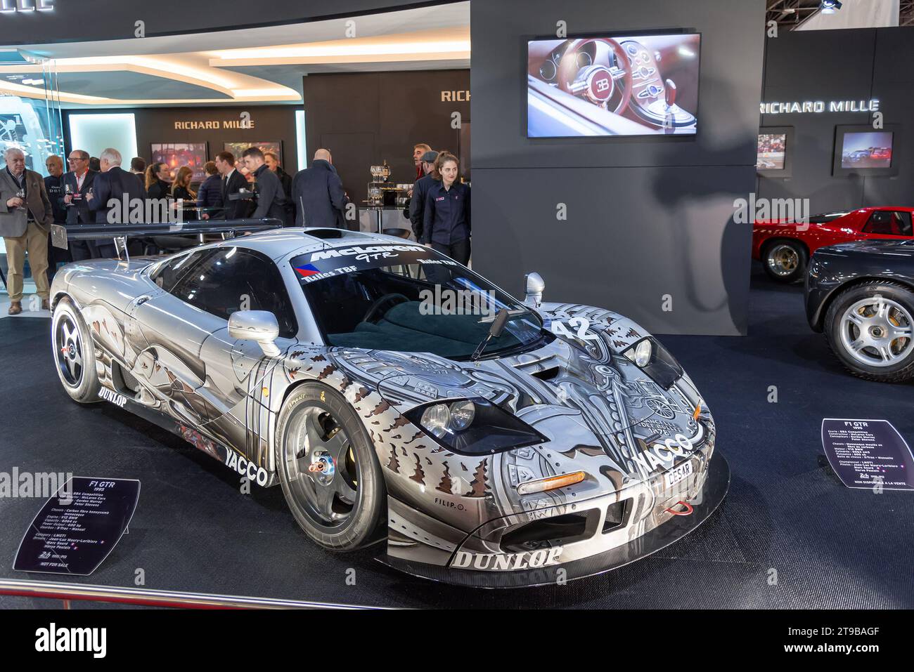 Paris, Frankreich - Rétromobile 2020. Konzentriere dich auf einen grauen 1995 McLaren F1 GTR. Fahrgestellnr 05R. Stockfoto