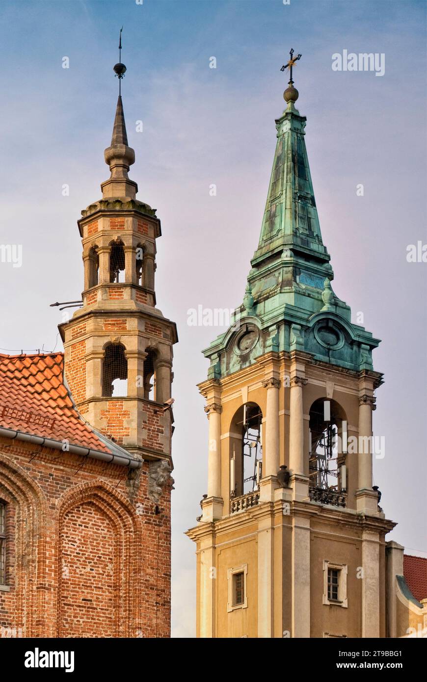 Detail des Alten Rathauses und des Turms der Heilig-Geist-Kirche in Toruń, Kujawsko-Pomorskie, Polen Stockfoto