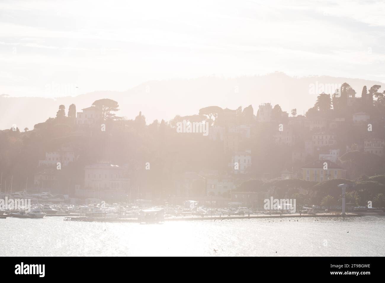 Blick auf den Sonnenuntergang in Rapallo, Ligurien, Italien Stockfoto