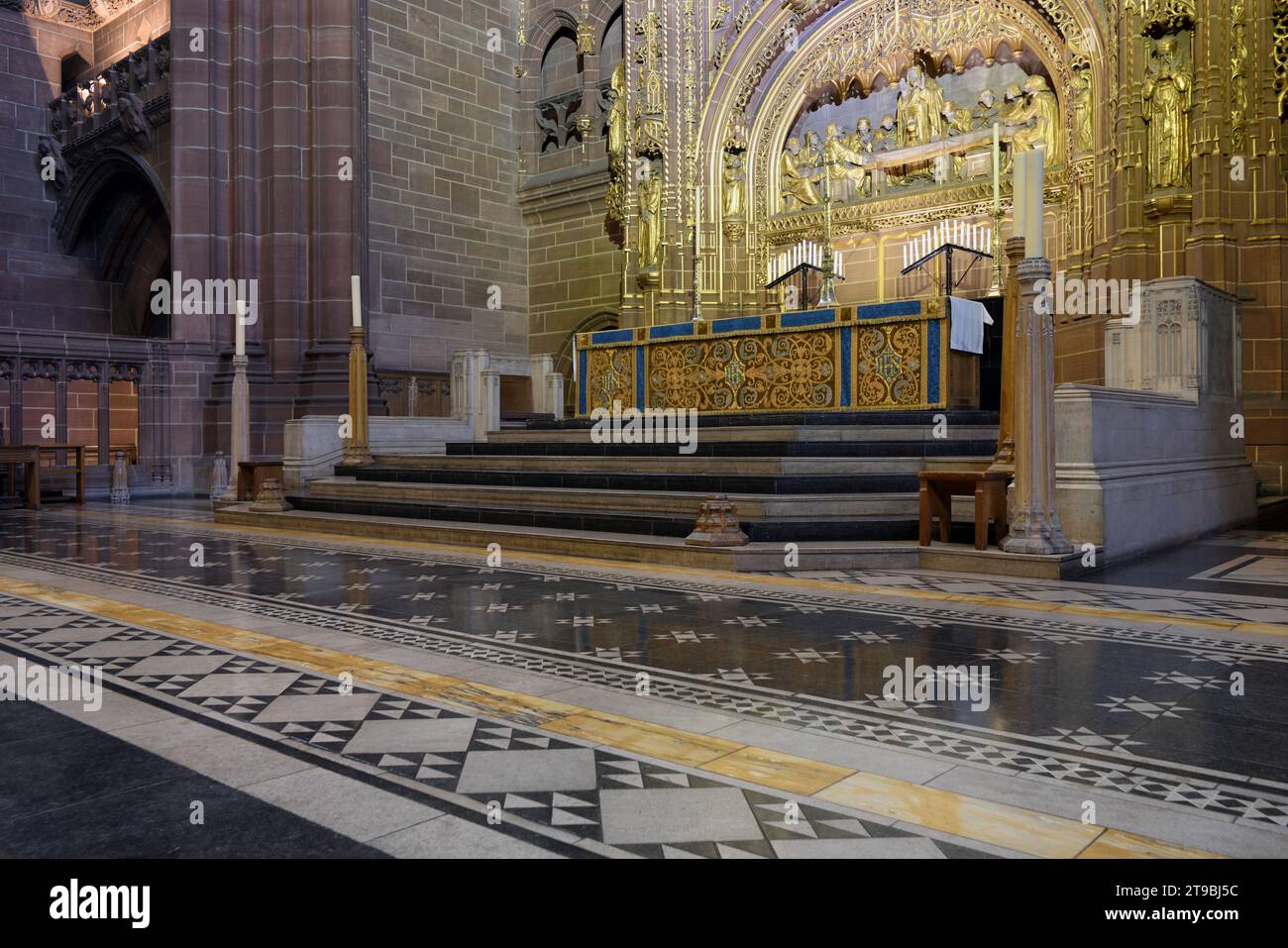 Goldener Altar in der Anglikanischen Kathedrale Liverpool oder der Kathedrale von Liverpool, auch bekannt als Cathedral Church of Christ in Liverpool Stockfoto