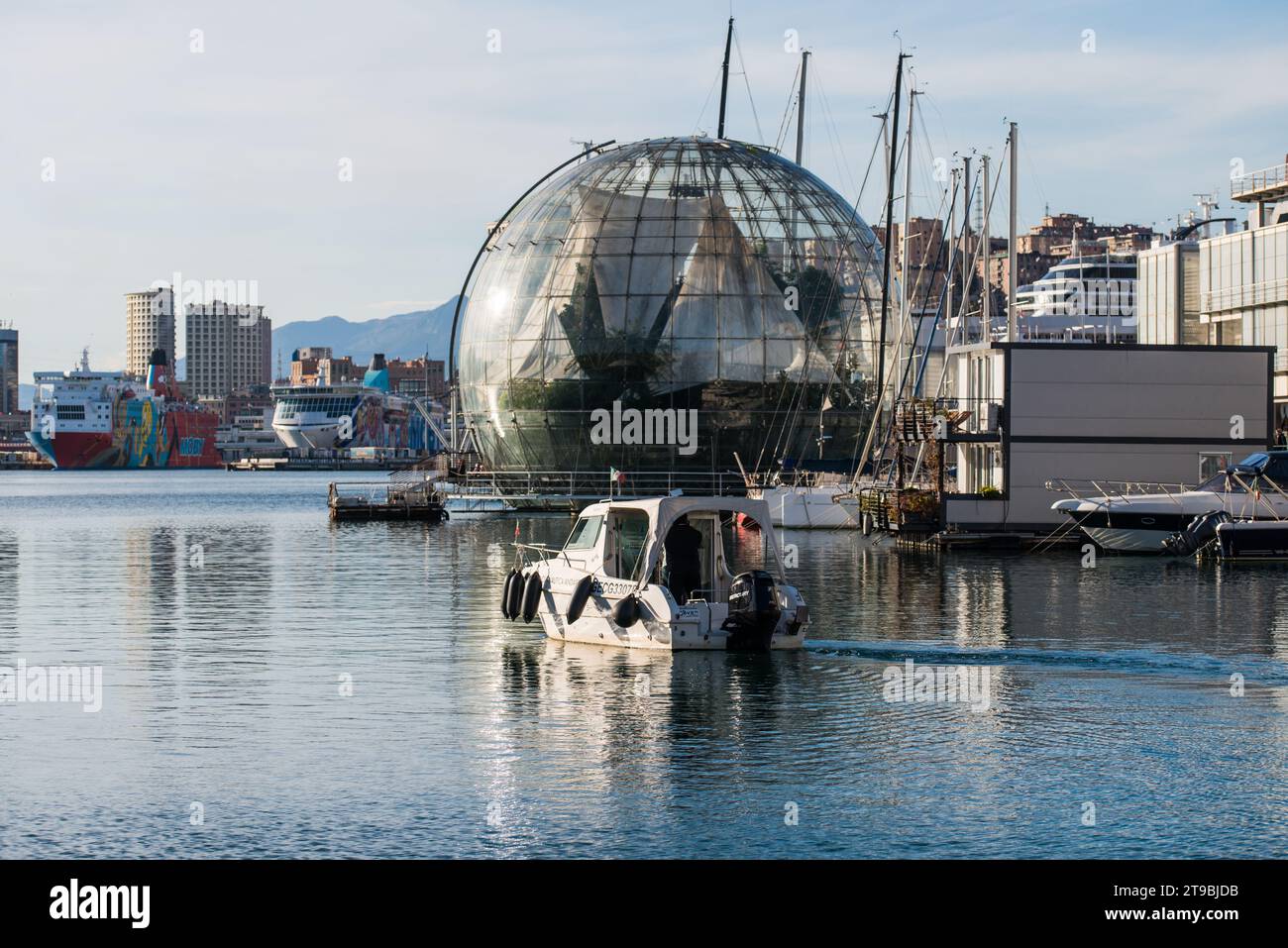Hafen- und Stadtblick, Genua, Ligurien, Italien Stockfoto