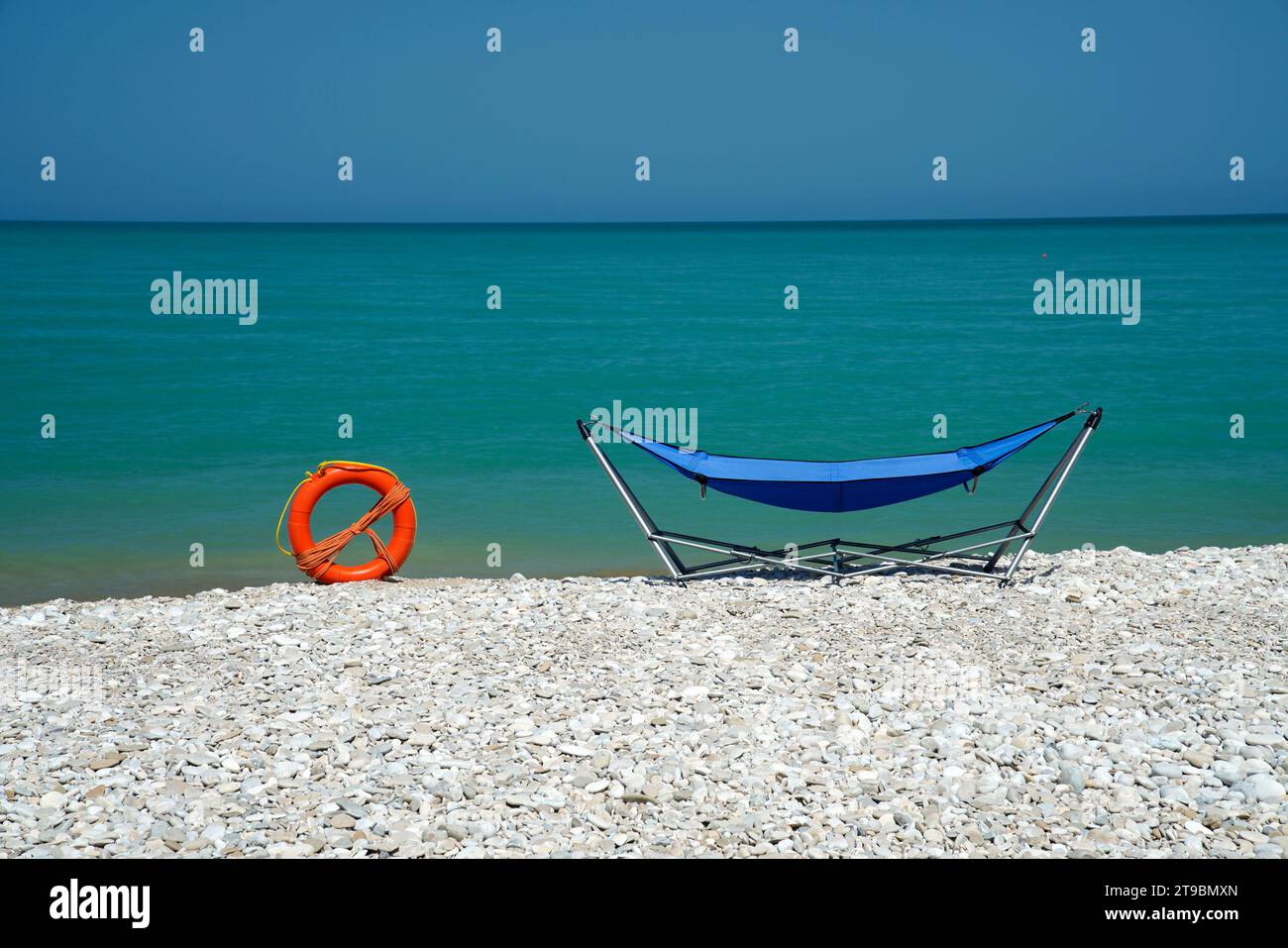 Stillleben mit Hängematte, Strand, Pineto, Abruzzen, Italien Stockfoto