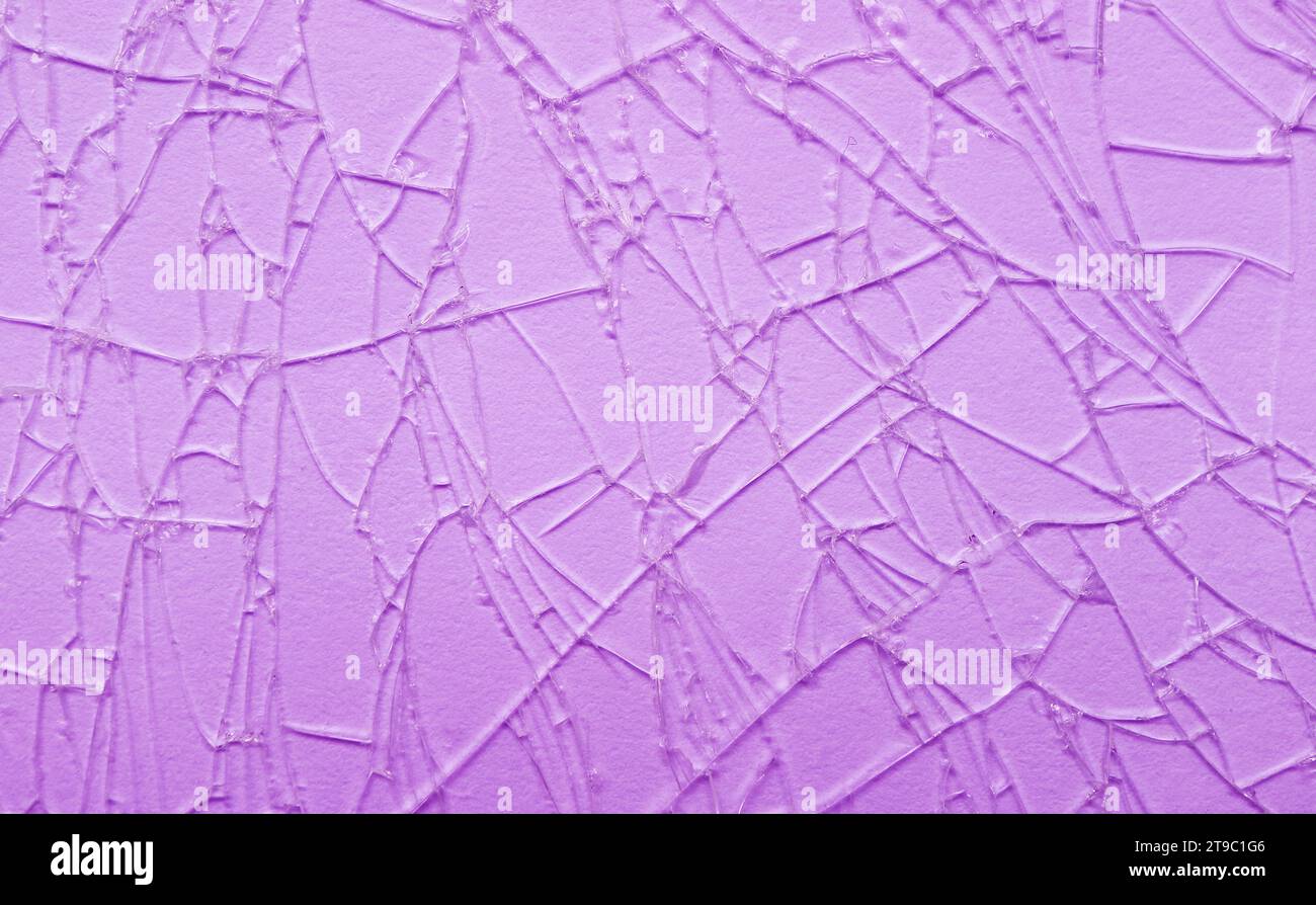 Erstaunliches Muster von pastelllila gerissener Glasoberfläche Stockfoto