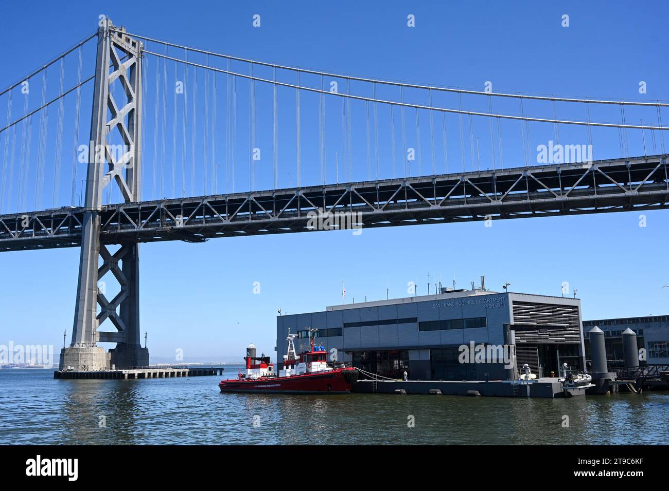 San Francisco, CA, USA - 26. Juli 2023: Feuerwehrstation 35 am Pier 22 in San Francisco. Stockfoto