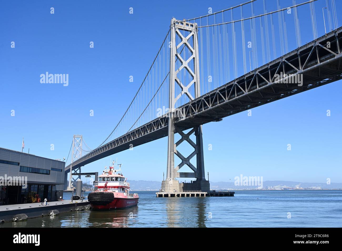 San Francisco, CA, USA - 26. Juli 2023: Feuerwehrstation 35 am Pier 22 in San Francisco. Stockfoto