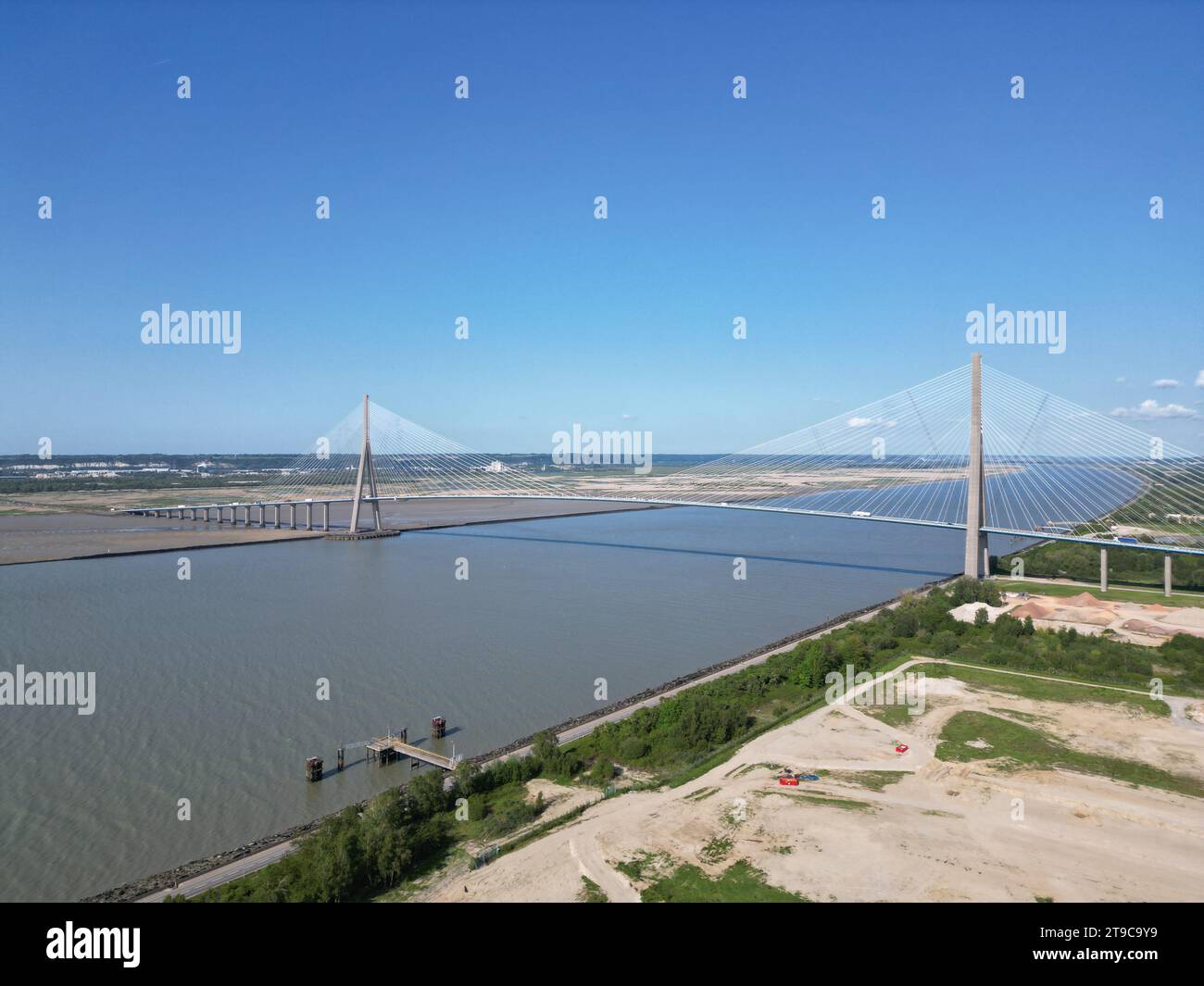 Normandie-Brücke Frankreich Kabel blieb Brücke Drohne, Antenne Stockfoto