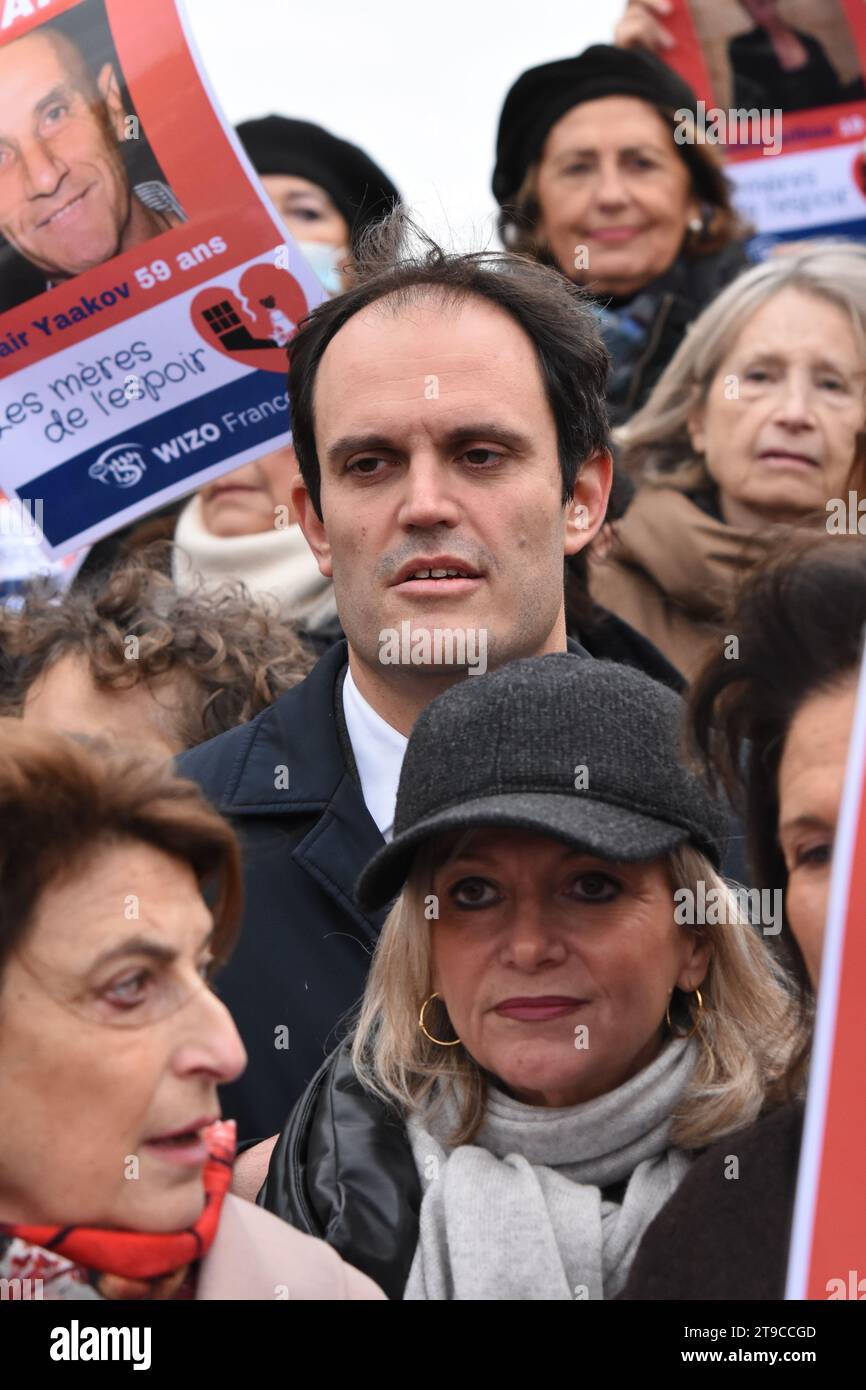 Rassemblement à l'appel de WIZO France pour la libération de tous les otages détenus par le Hamas. Anne Sinclair Benjamin Haddad, Noa étaient présents Stockfoto