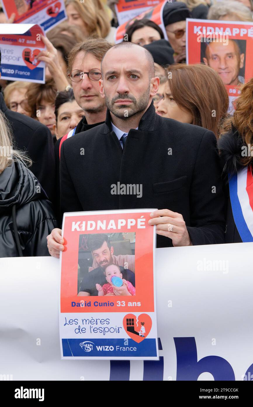 Rassemblement à l'appel de WIZO France pour la libération de tous les otages détenus par le Hamas. Anne Sinclair Benjamin Haddad, Noa étaient présents Stockfoto