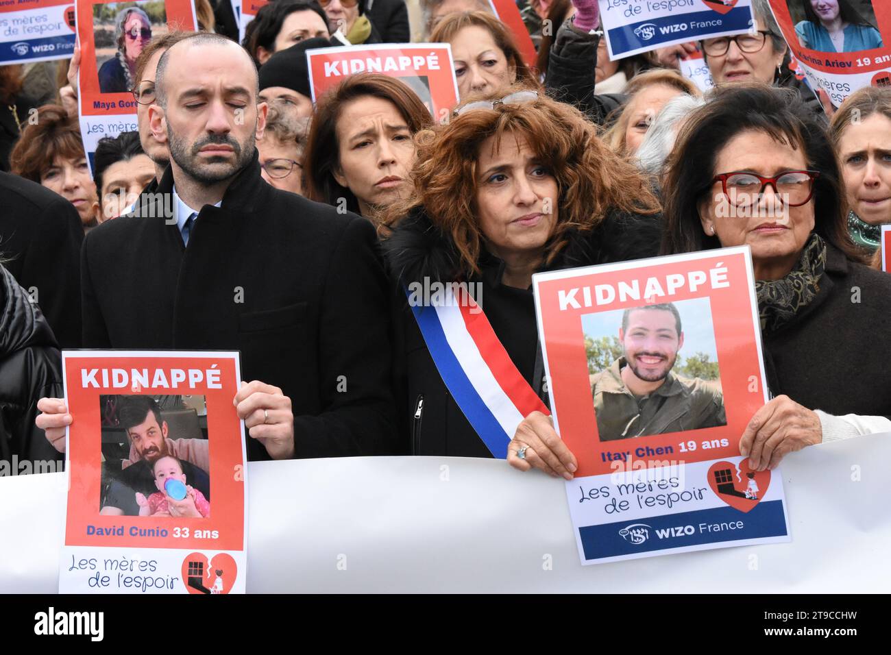 Rassemblement à l'appel de WIZO France pour la libération de tous les otages détenus par le Hamas. Anne Sinclair Benjamin Haddad, Noa étaient présents Stockfoto