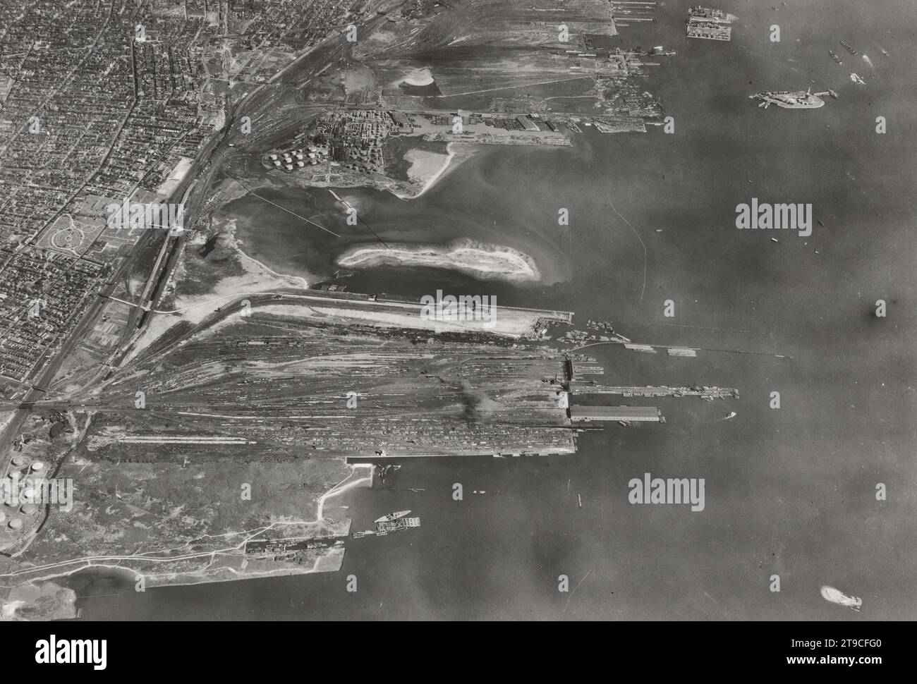 Luftaufnahme der Upper Bay und der Railroad Yards in Jersey City, New Jersey, 1931 Stockfoto