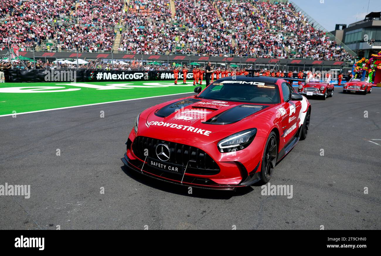 Mexiko-Stadt, Mexiko. Oktober 2023. F1 Safety Car, Mercedes-AMG GT Black Series, F1 Grand Prix von Mexiko am 29. Oktober 2023 beim Autodromo Hermanos Rodriguez in Mexiko-Stadt. (Foto von HOCH ZWEI) Credit: dpa/Alamy Live News Stockfoto