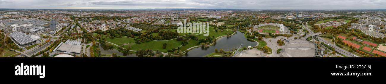 Panorama der Münchner Innenstadt von der Tour im Olympiapark Stockfoto