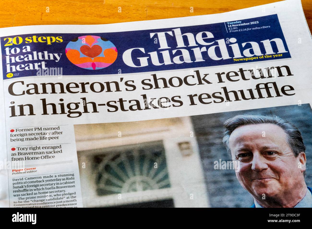 November 2023. Die Titelzeile von Guardian lautet Camerons Schock-Rückkehr in der Neuordnung der hohen Einsätze. Stockfoto