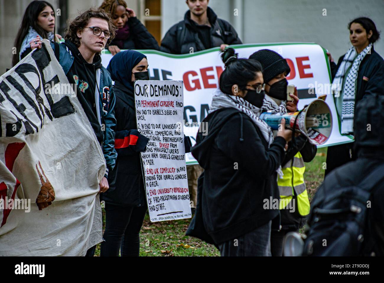 London, Großbritannien - 24. November 2023: Pro Palestine National Student Walkout - SOAS University Campus Stockfoto