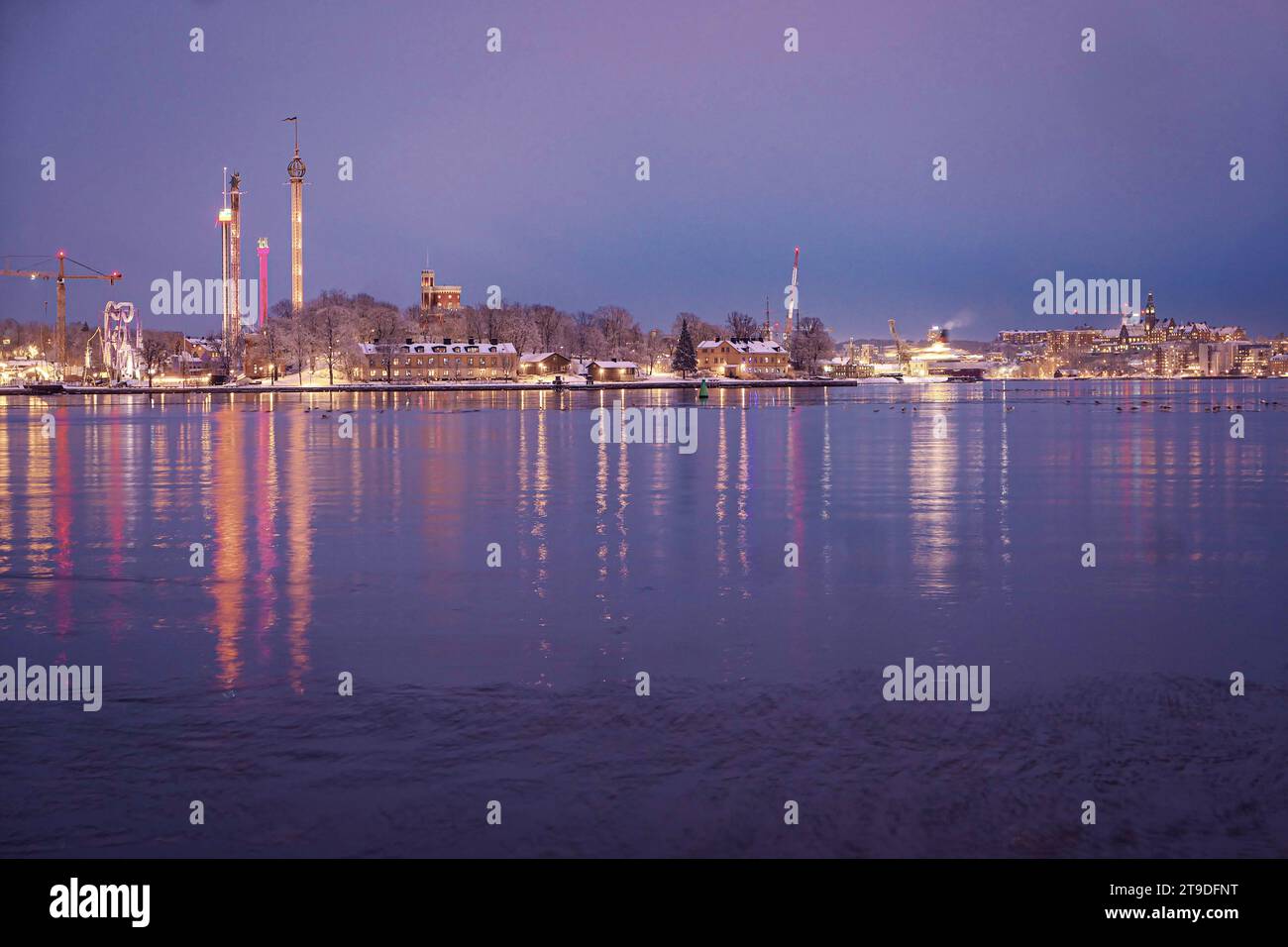 Blick auf die Stadt am Wasser Stockfoto