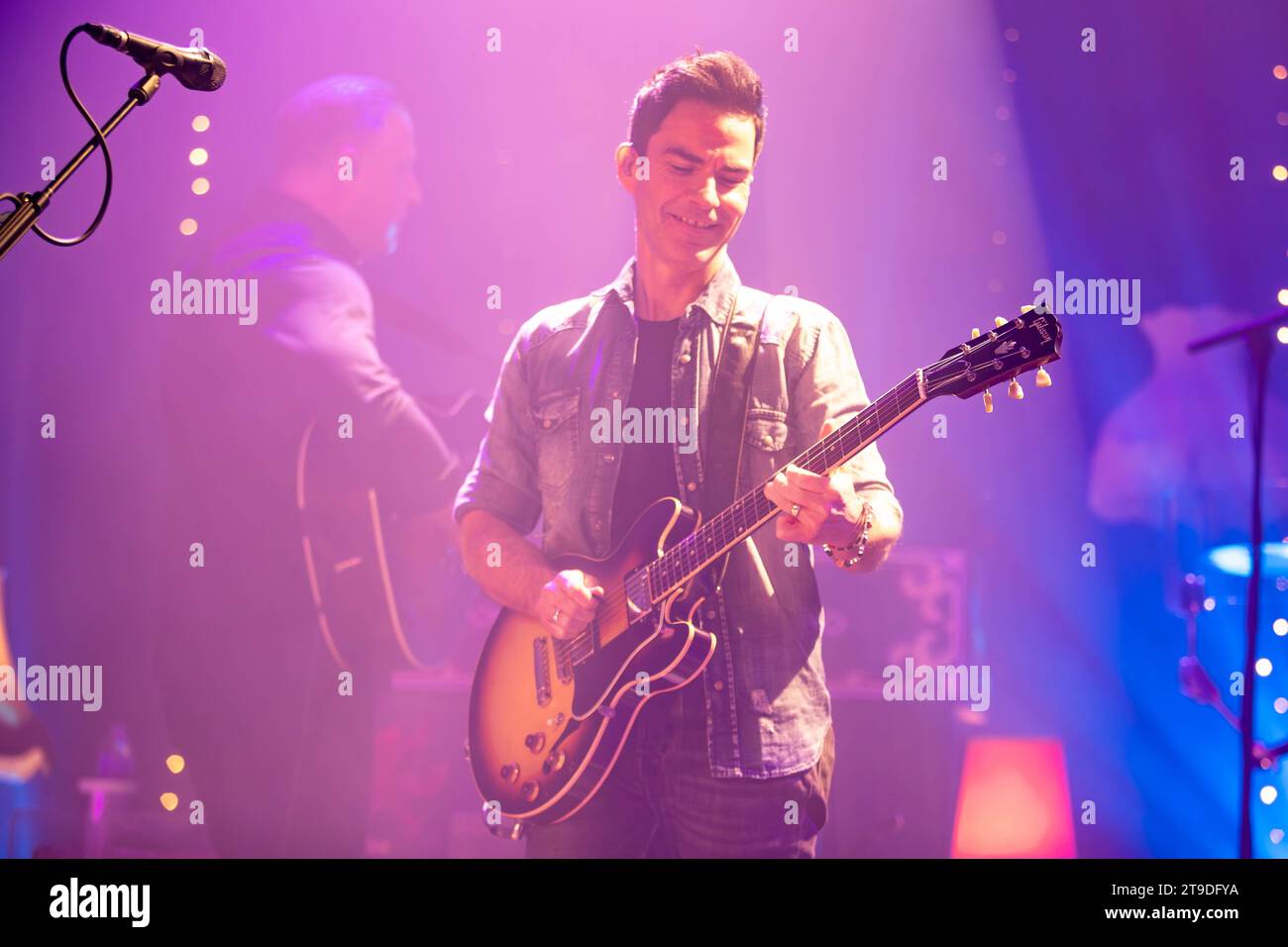 Bexhill, Großbritannien. Freitag, 24. November 2023 Kelly Jones von Far From Saints tritt im de La Warr Pavilion auf © Jason Richardson / Alamy Live News Stockfoto