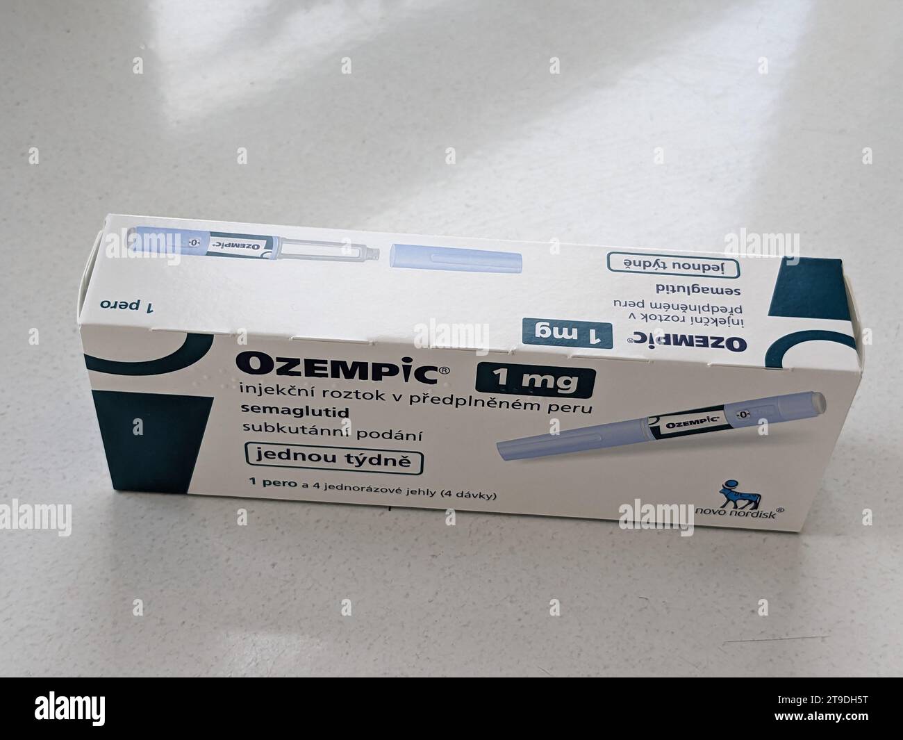 Prag, Tschechische republik, 22. Juni 2023: Ozempic Box. Tschechische Version der ozempic-Medikation. Diabetesbehandlung in Tschechien. Paket Semaglutid. Stockfoto