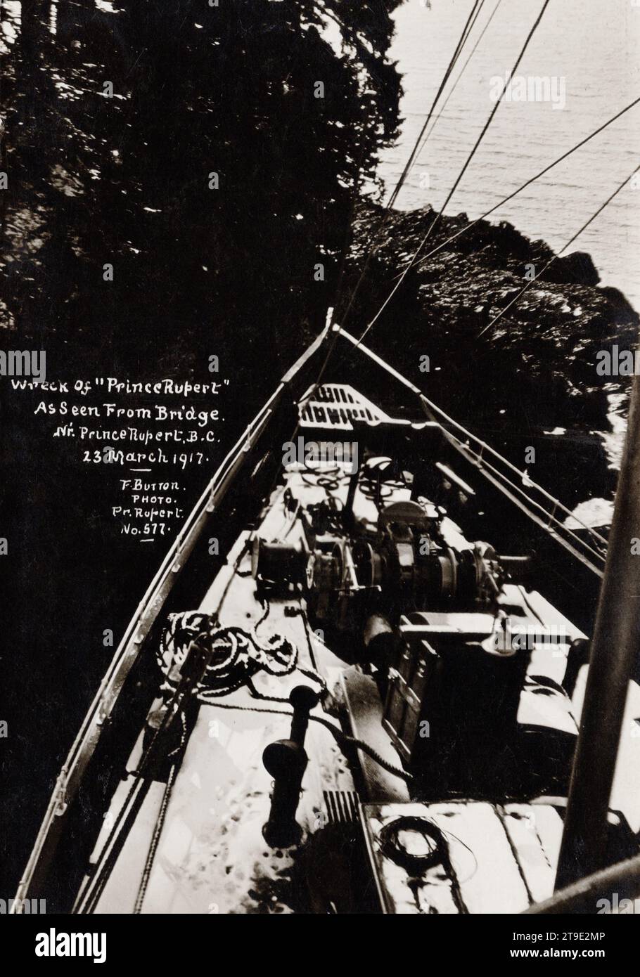 SS 'Prince Rupert' lief auf Genn Island in der Nähe von Prince Rupert BC Canada auf Grund, Blick von der Brücke, Postkarte März 1917. F. Knopf Fotograf Stockfoto