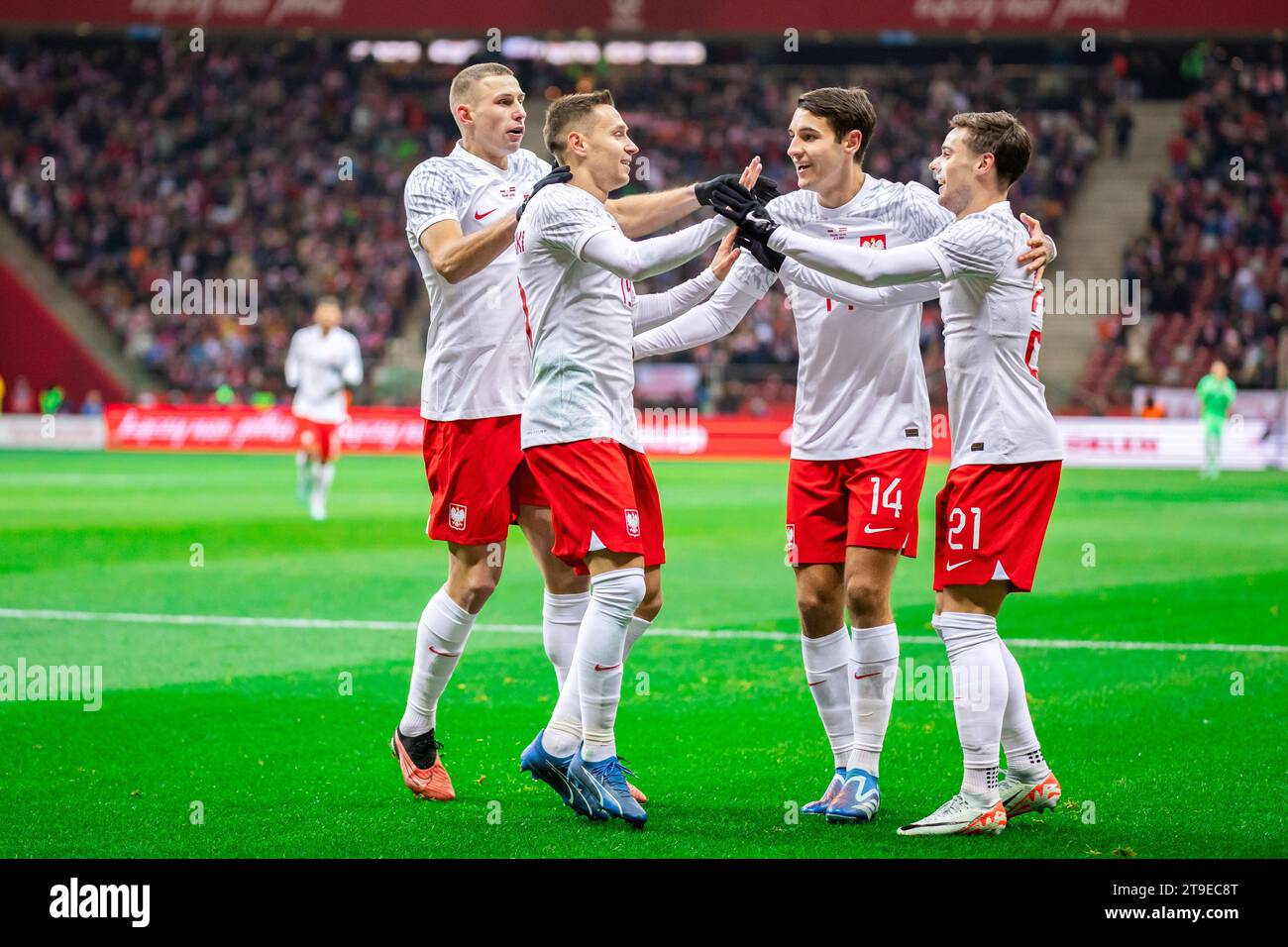 Warschau, Polen. November 2023. Von L nach R: Jakub Piotrowski, Przemyslaw Frankowski, Jakub Kiwior, Nicola Zalewski aus Polen feiern im Freundschaftsspiel zwischen Polen und Lettland im PGE Narodowy Stadion ein Tor. Endstand; Polen 2:0 Lettland. (Foto: Mikolaj Barbanell/SOPA Images/SIPA USA) Credit: SIPA USA/Alamy Live News Stockfoto